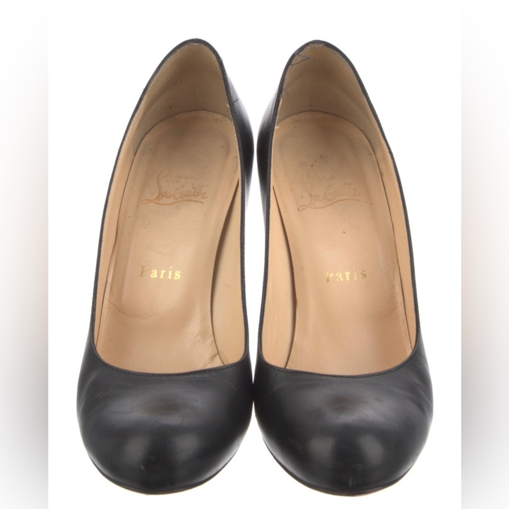 Christian Louboutin Simple leather pump. 4” inch Size 38.5.